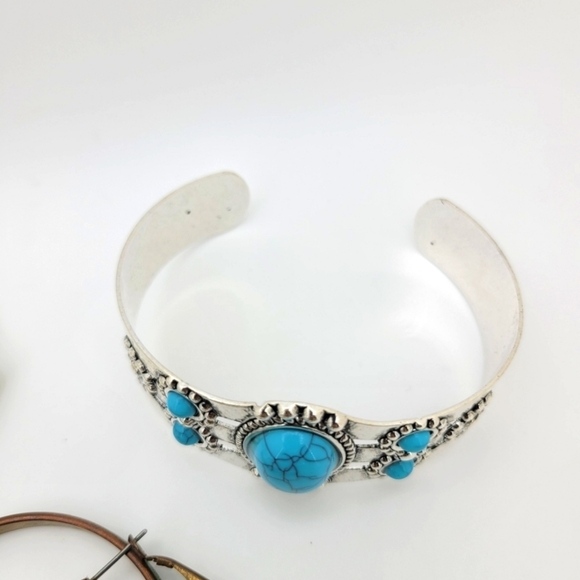 Lot of 8 Blue Silver & Gold Tone Vintage Earrings Set + NIP Bracelet - Picture 8 of 10